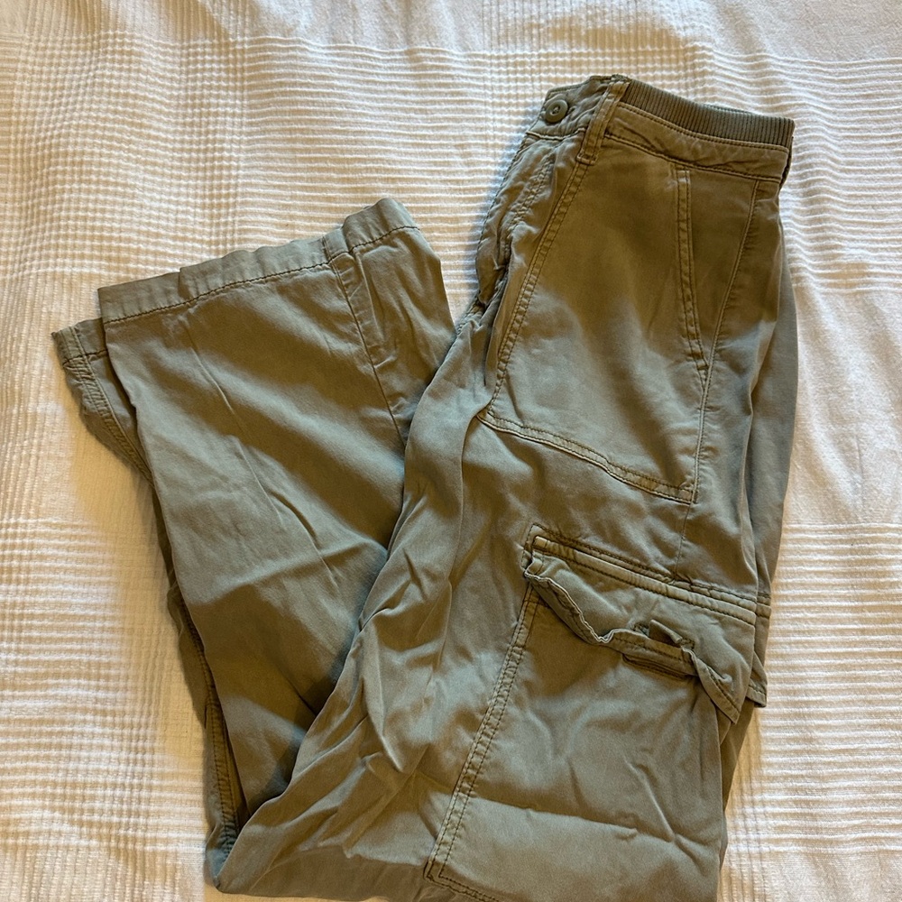 American Eagle - Olive Green Cargo Pants